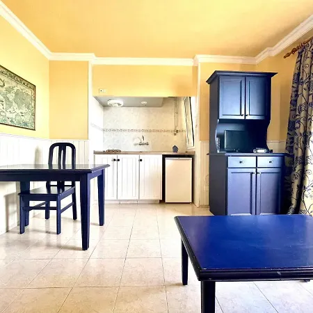 Apartamento Con Acceso Directo En Playa Jardin *