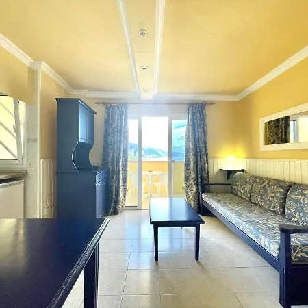 Apartamento Con Acceso Directo En Playa Jardin Apartman