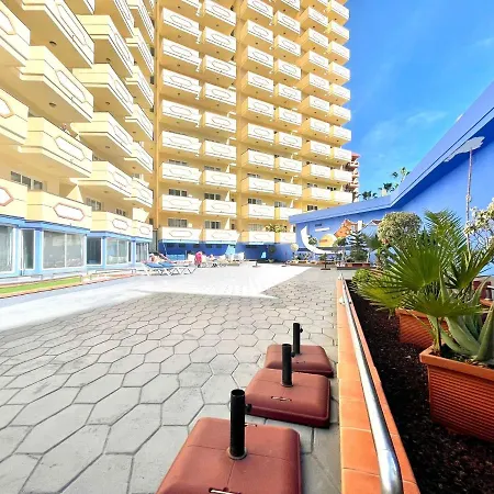 Apartamento Con Acceso Directo En Playa Jardin *